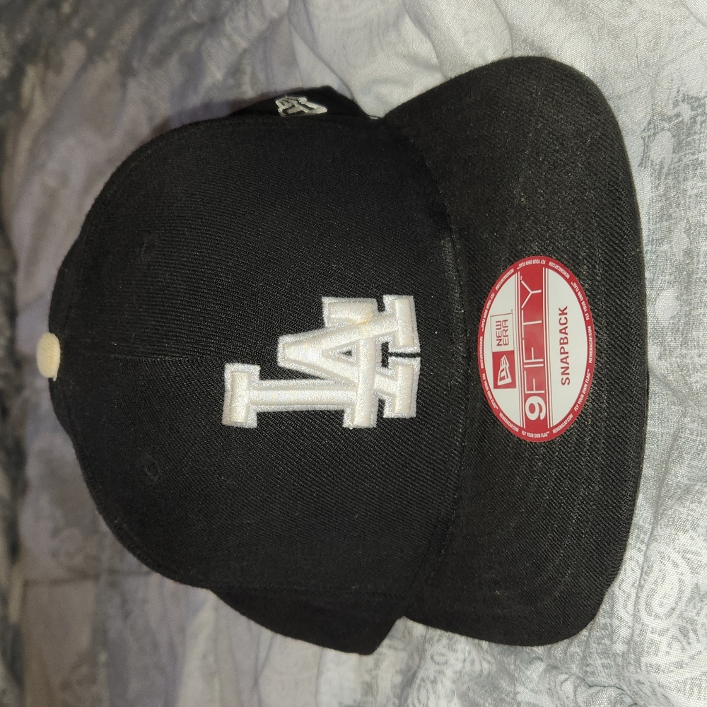 Los Angeles L.A Embroidered Spell Out Logo New Era Snapback Hat Black And White